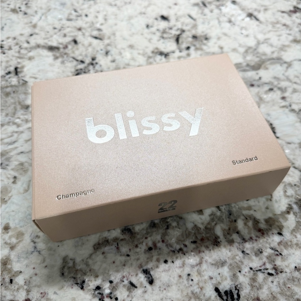 Bliss Mulberry Silk Pillowcase in Champagne